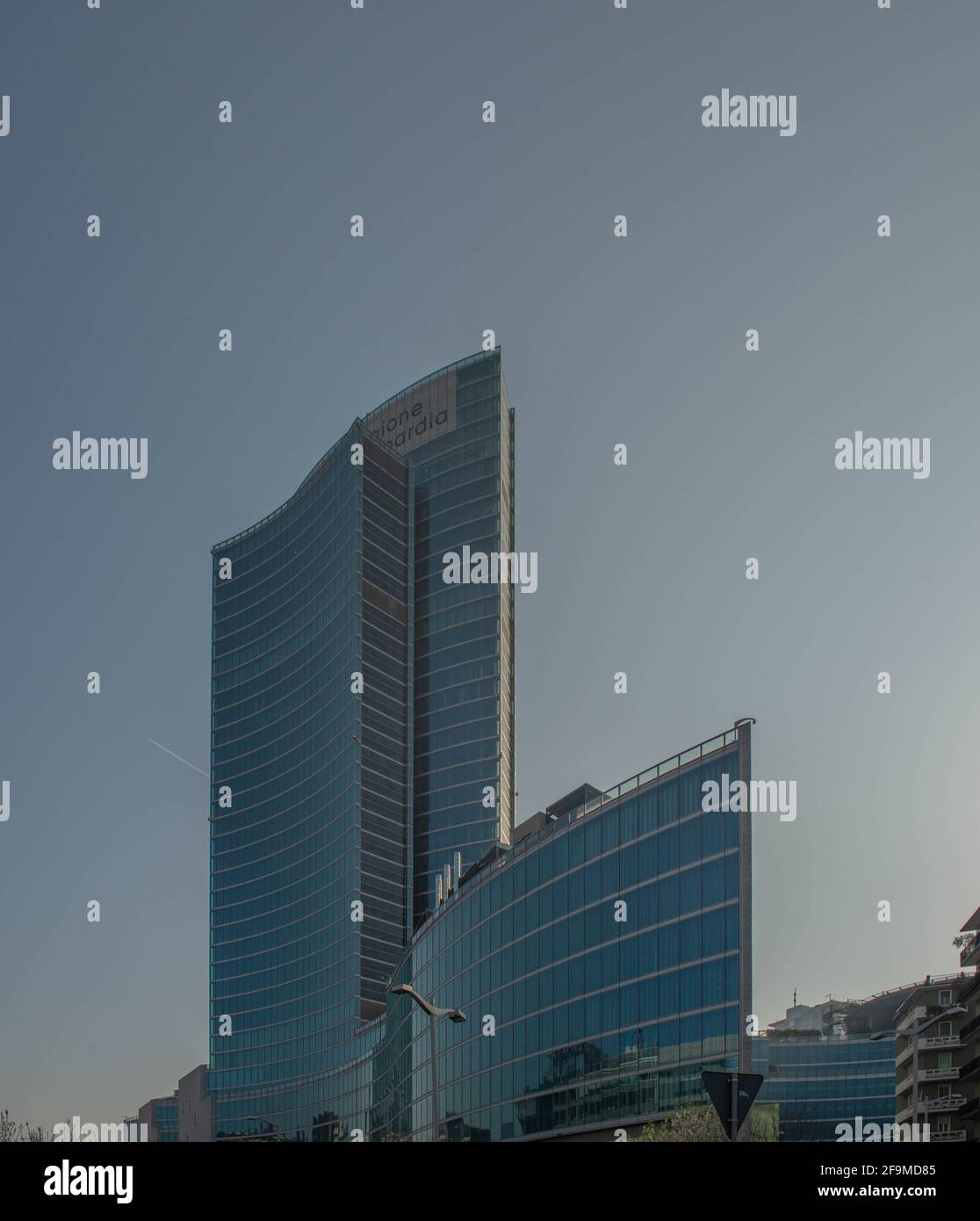 Mailand Italien März 30 2021: 39-stöckiges Hochhaus aus Glas Sitz der Verwaltung der Region Lombardei Stockfoto