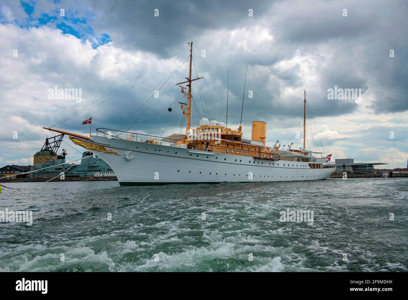 Das Schiff der dänischen Königsfamilie in den Kanälen Von Kopenhagen Stockfoto
