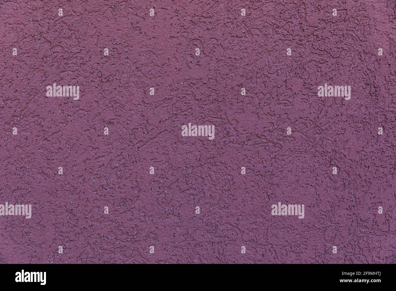 Die Textur der Wand ist dunkel malvenfarben Stockfoto