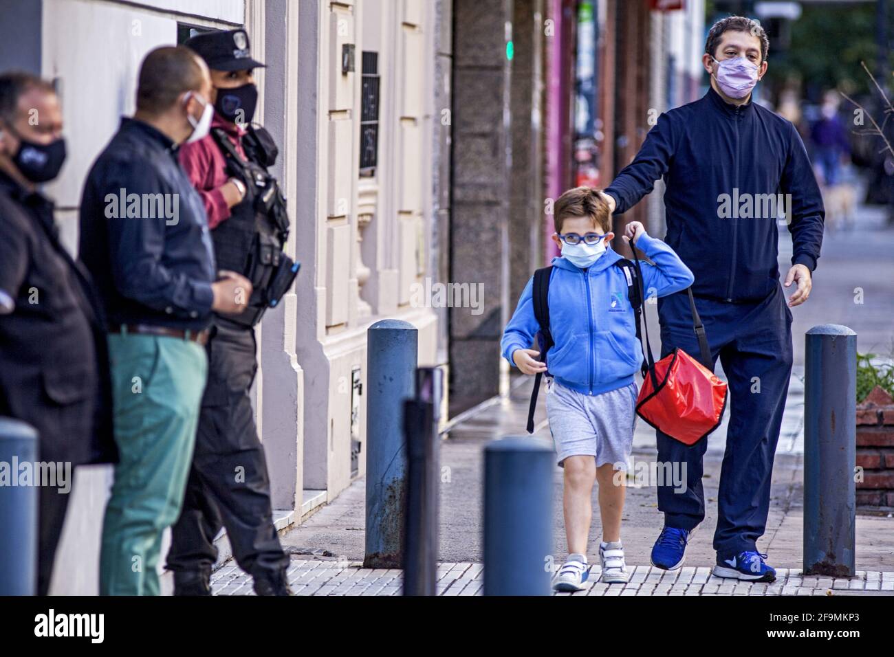 Buenos Aires, Bundeshauptstadt, Argentinien. April 2021. Umstrittener politischer Kampf zwischen den Regierungen der Stadt Buenos Aires und der argentinischen Nationalregierung, Der Regierungschef der Stadt Buenos Aires, Horacio Rodriguez Larreta, sicherte die Kontinuität der Präsenzklassen in der Stadt Buenos Aires durch die Entscheidung der Justiz von Buenos Aires gegen das Dekret der Notwendigkeit und Dringlichkeit, Herausgegeben von Präsident Alberto FernÃ¡ndez, der zwei Wochen lang Präsenzunterricht im Großraum Buenos Aires aussetzt, AS Stockfoto