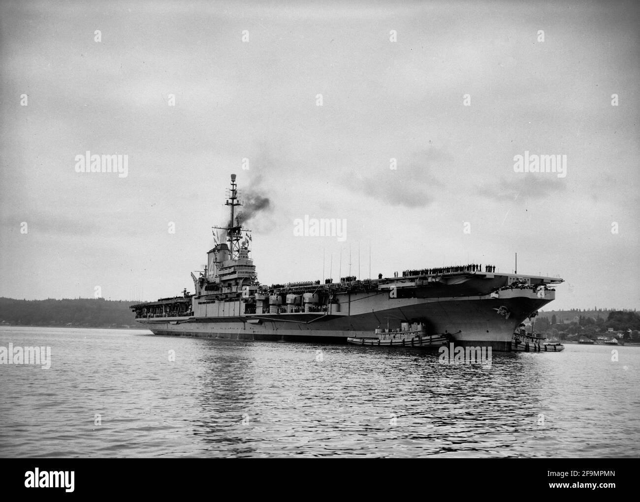 CVA 41 USS Midway in Puget Sound Naval Shipyard, um 1955 Stockfoto