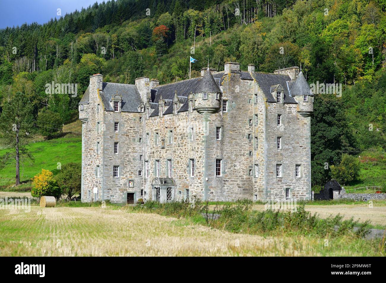 Weem, Schottland, Vereinigtes Königreich. Castle Menzies, eine Burg aus dem 16. Jahrhundert, die im 20. Jahrhundert vollständig restauriert wurde. Stockfoto