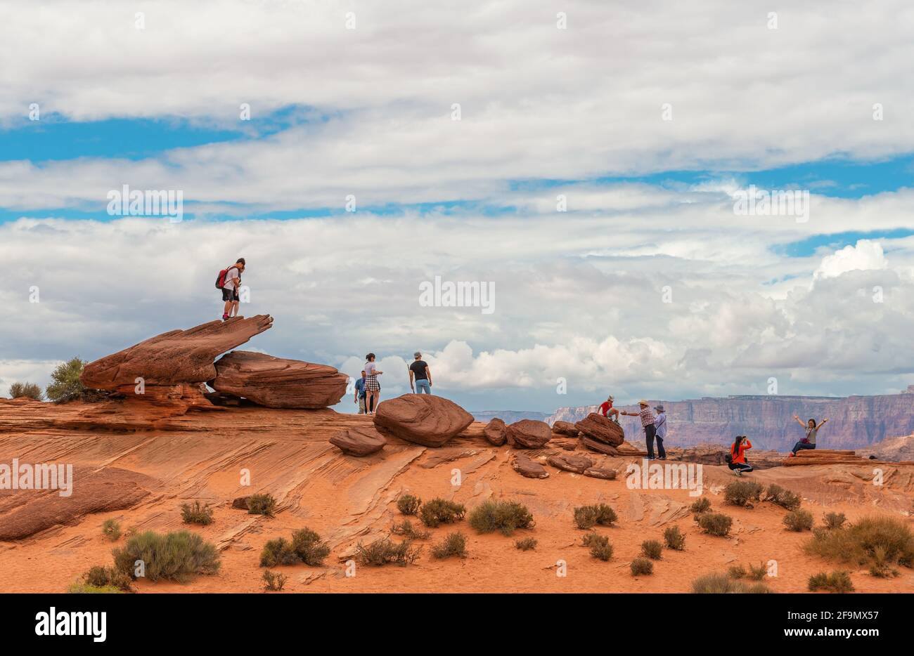 Touristen in Canyonlands Nationalpark im Sommer, Utah, Vereinigte Staaten von Amerika, USA. Stockfoto