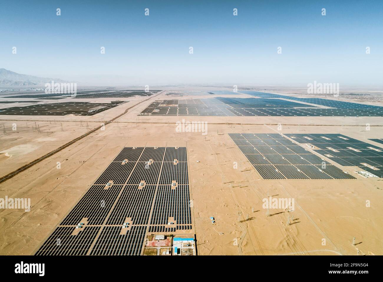 Luftaufnahmen eines Photovoltaikkraftwerks Stockfoto