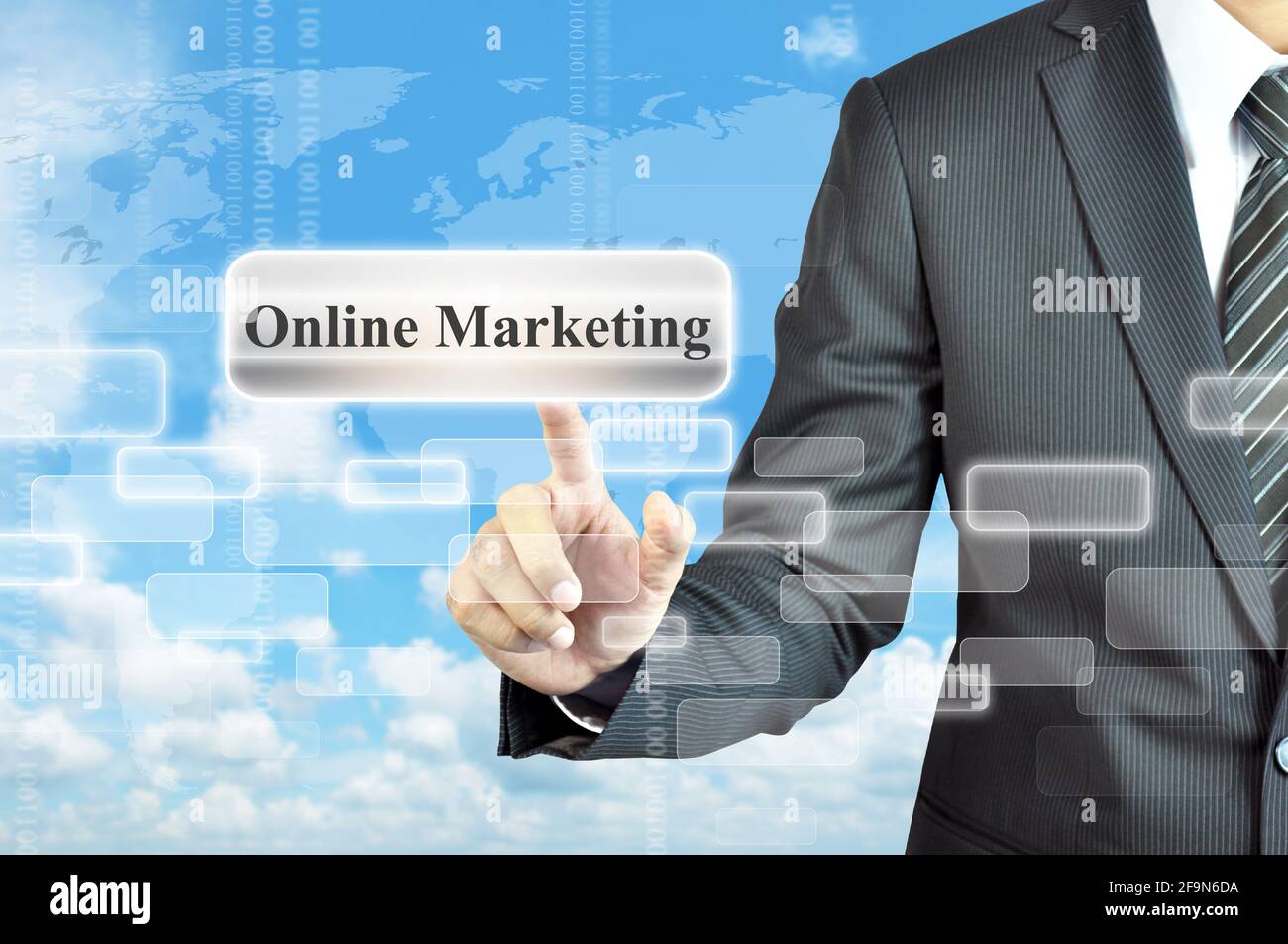 Geschäftsmann Hand berühren Online-Marketing Worte auf dem virtuellen Bildschirm Stockfoto