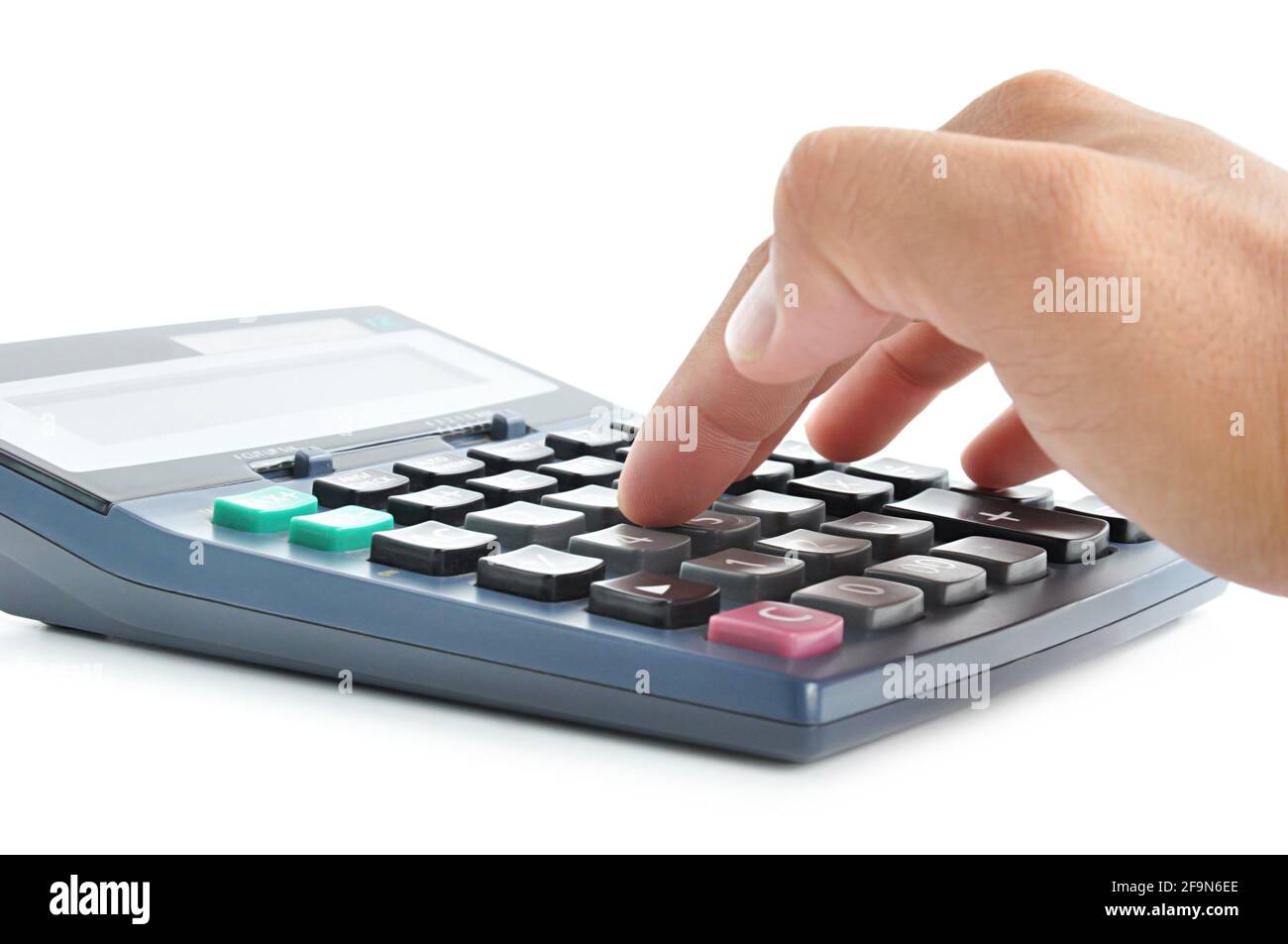 Drücken Sie die Finger auf dem Tastenfeld des Rechners Stockfoto