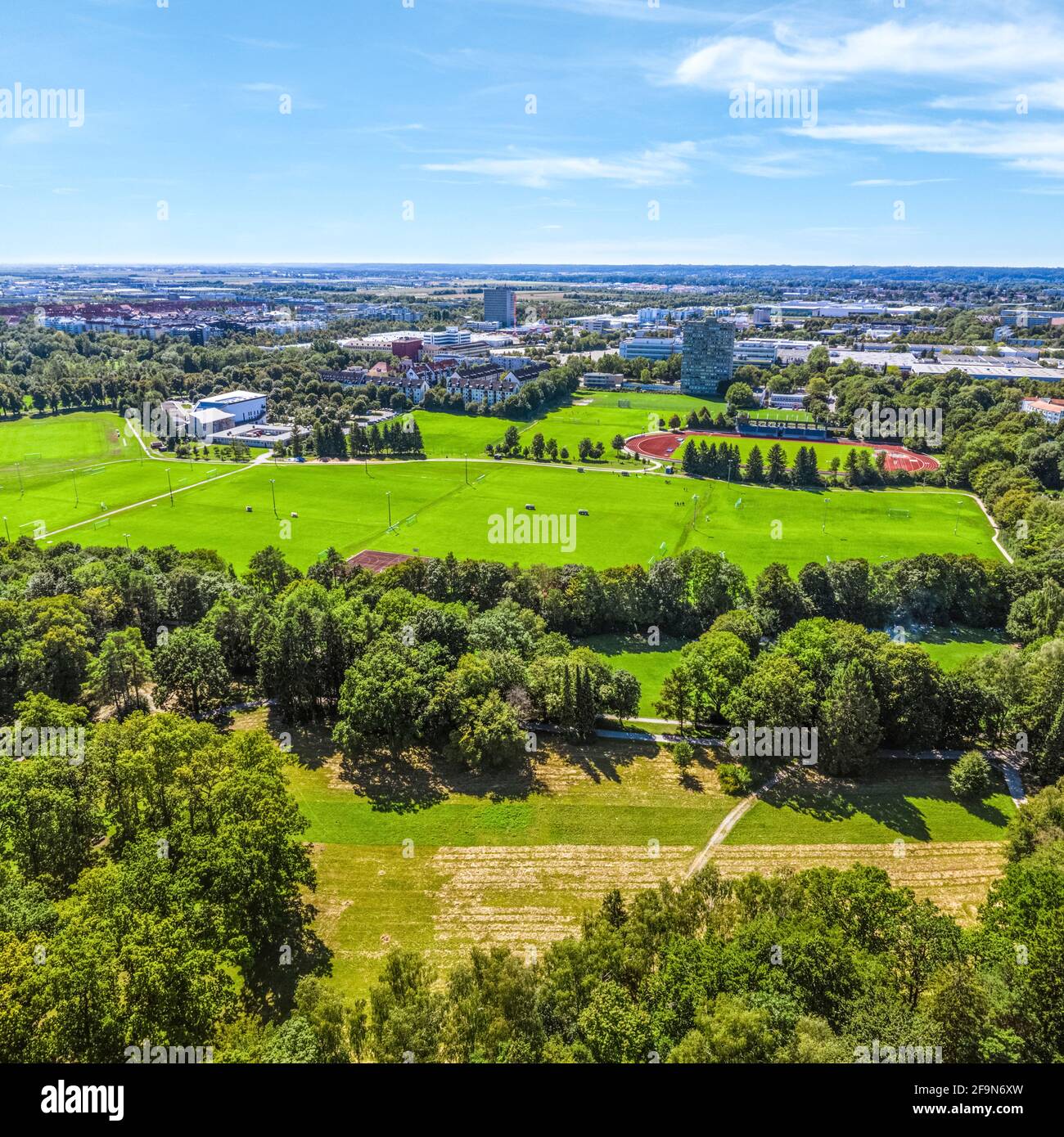 Augsburg, südliches Sportzentrum in der Nähe des Stadtwaldes Stockfoto Augsburg, südliches Sportzentrum in der Nähe des Stadtwaldes Stockfoto