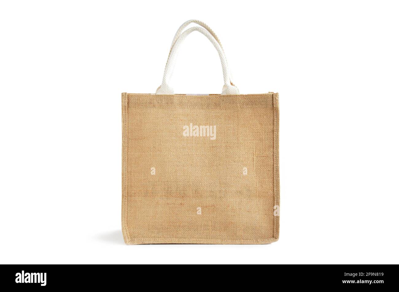 Hessischer oder Jute Bag - wiederverwendbarer brauner Einkaufstasche mit Schlaufengriffe - isoliert Stockfoto