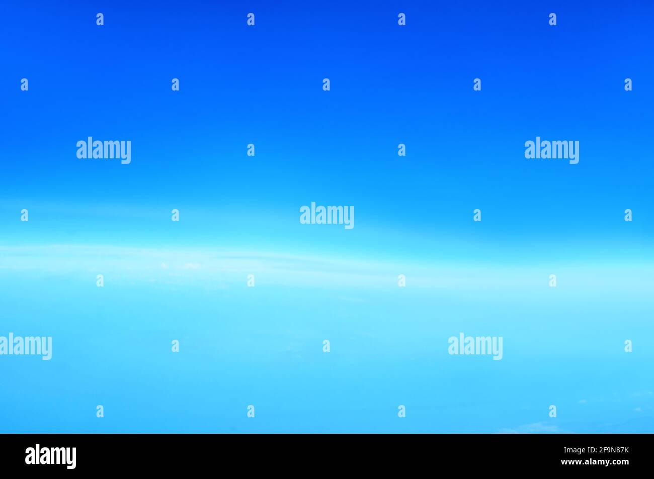 Blauer Himmel als Hintergrund Stockfoto