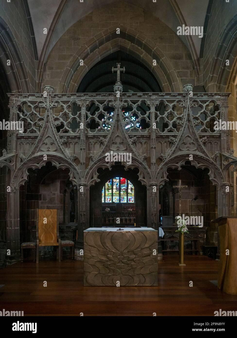 Notre Dame de folgoët, die Steinwand aus Kersanton. Stockfoto
