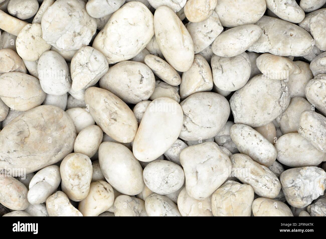 Weiße Flusssteine - abstrakt Stockfoto