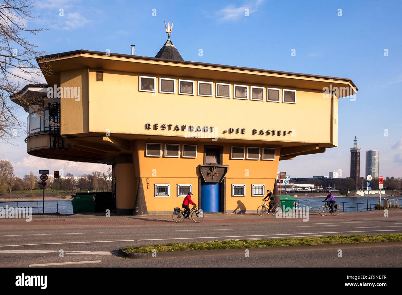 Die Bastei liegt direkt am Rhein im Stadtteil Neustadt-Nord, Architekt Wilhelm Riphahn, Köln, Deutschland sterben Bastei am Rheinufer in der Stockfoto