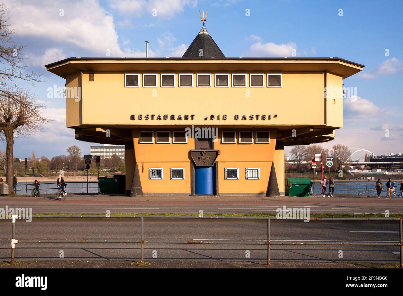 Die Bastei liegt direkt am Rhein im Stadtteil Neustadt-Nord, Architekt Wilhelm Riphahn, Köln, Deutschland sterben Bastei am Rheinufer in der Stockfoto