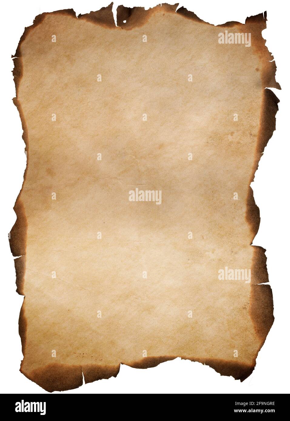 Altes vertikales Papier oder Karte mit verbrannten und gebogenen Kanten Isoliert auf Weiß Stockfoto