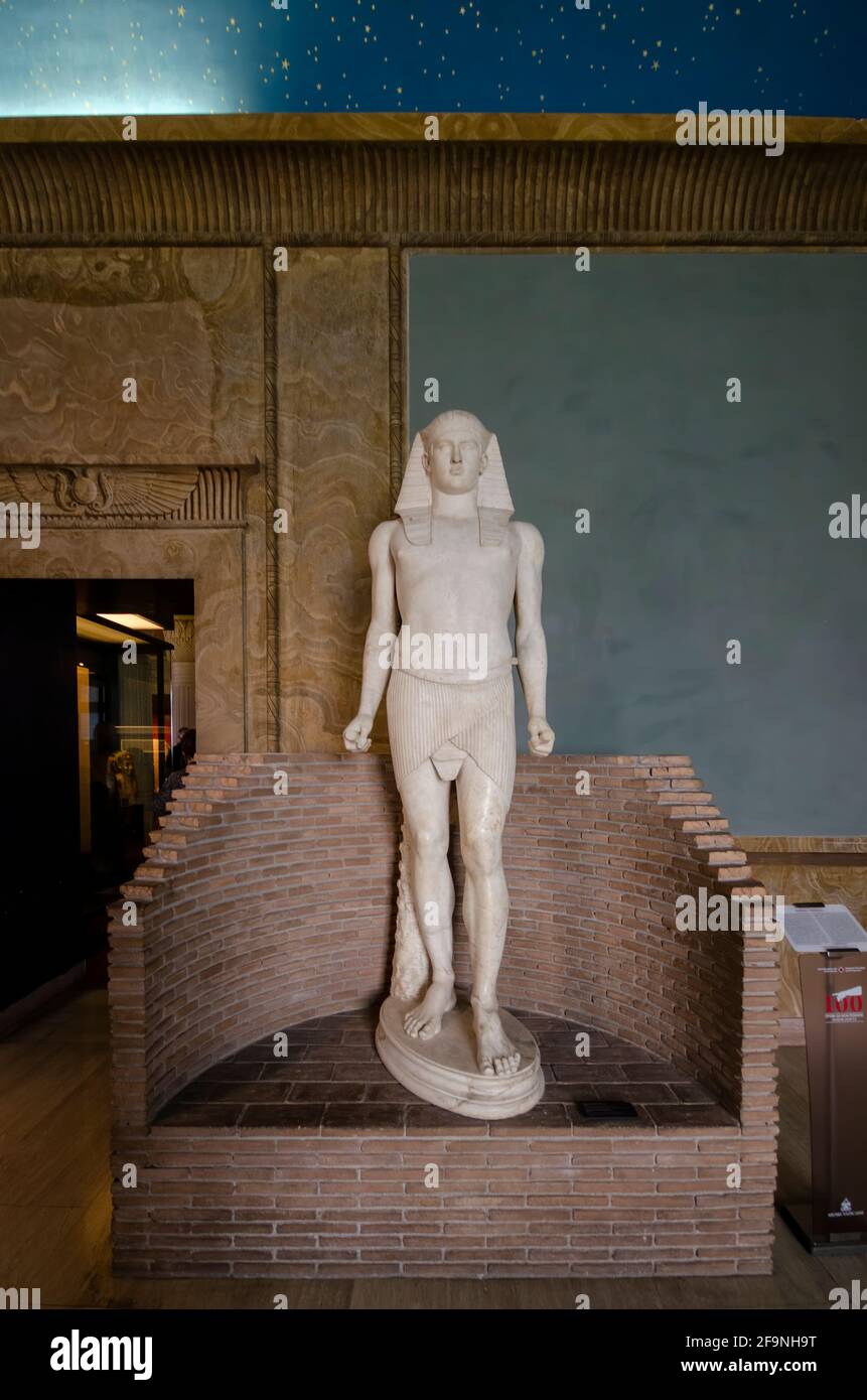 Vatikanstadt, Rom, Italien. Alte ägyptische Statuen und Mumie in den Vatikanischen Museen Stockfoto