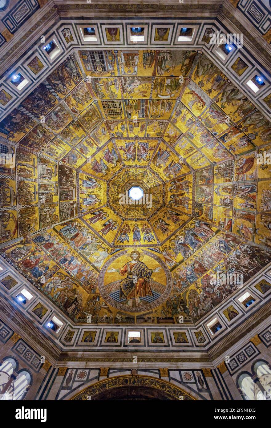 Florenz, Italien. Mosaikdecke des Florentiner Baptisterienses von San Giovanni (Battistero di San Giovanni) im Inneren. Neben dem Dom. Stockfoto