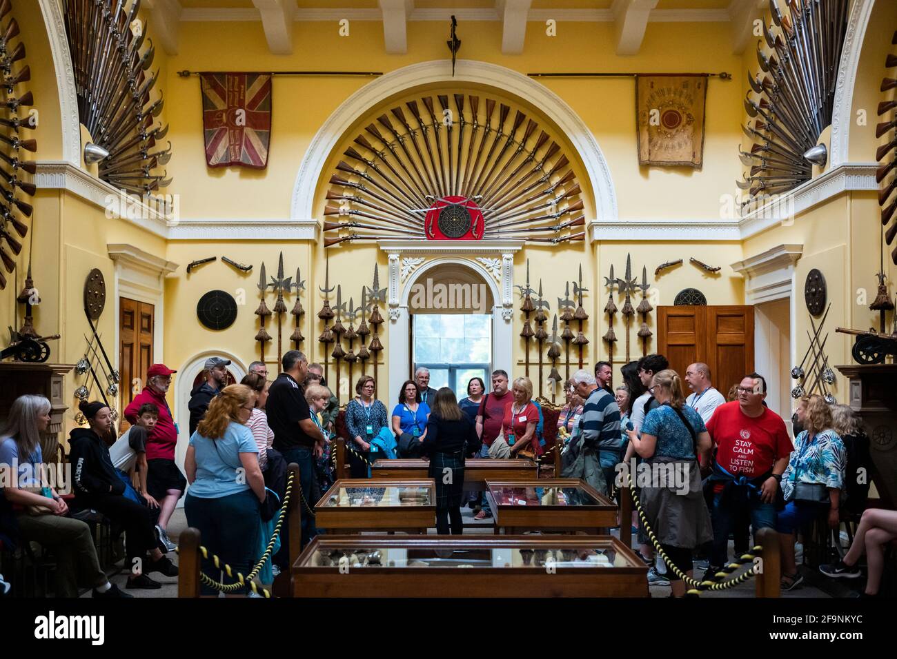 Argyll, Großbritannien/29. Juni 2019: Inveraray Castle, an der Westküste Schottlands, war einer der Orte der Fernsehsendung Downton Abbey. Touristen erkunden die Stockfoto