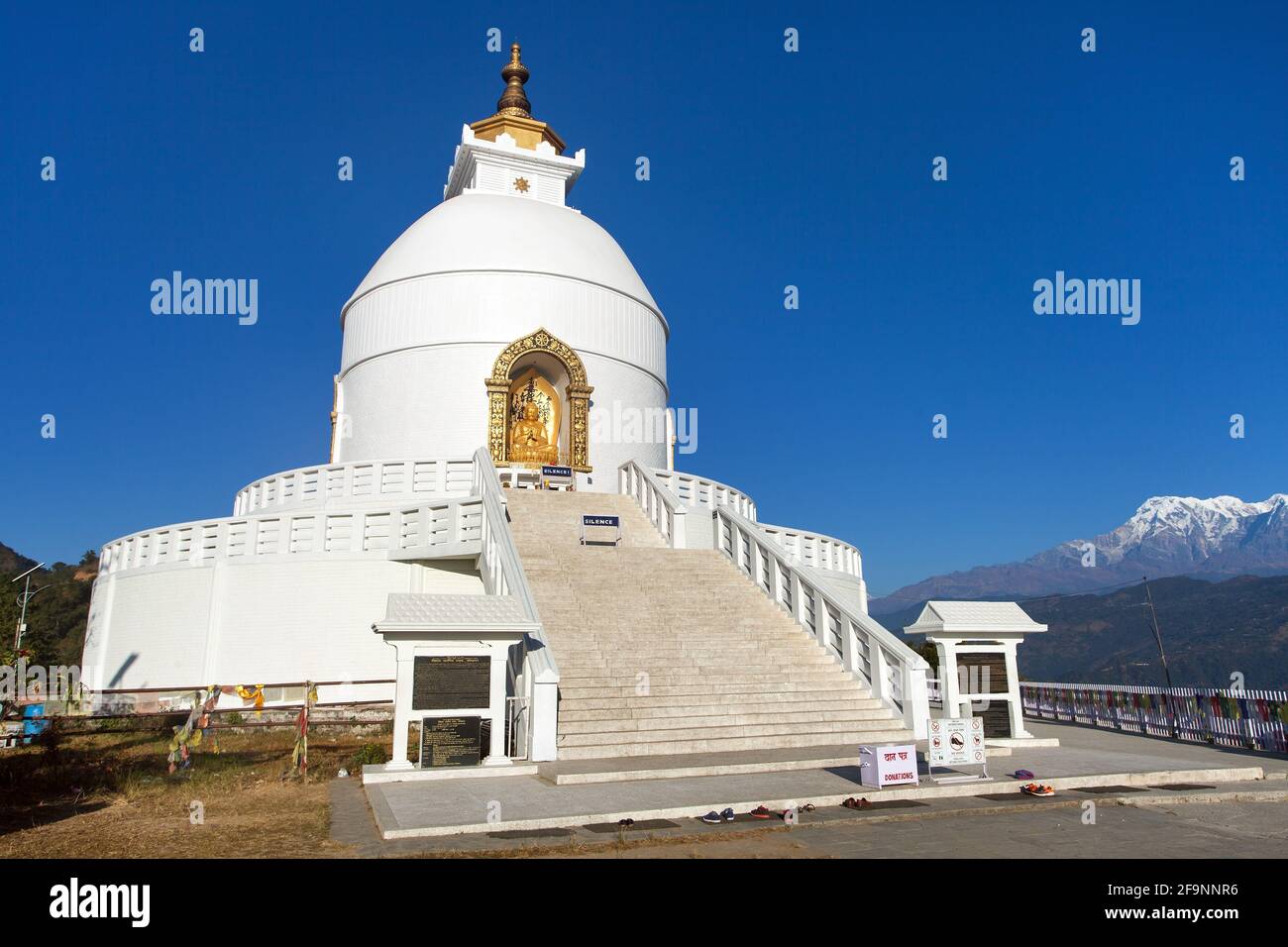 Weltfriedensstupa, weißer Stupa in der Nähe von Pokhara, Annapurna-Gebiet, Nepal Stockfoto Weltfriedensstupa, weißer Stupa in der Nähe von Pokhara, Annapurna-Gebiet, Nepal Stockfoto