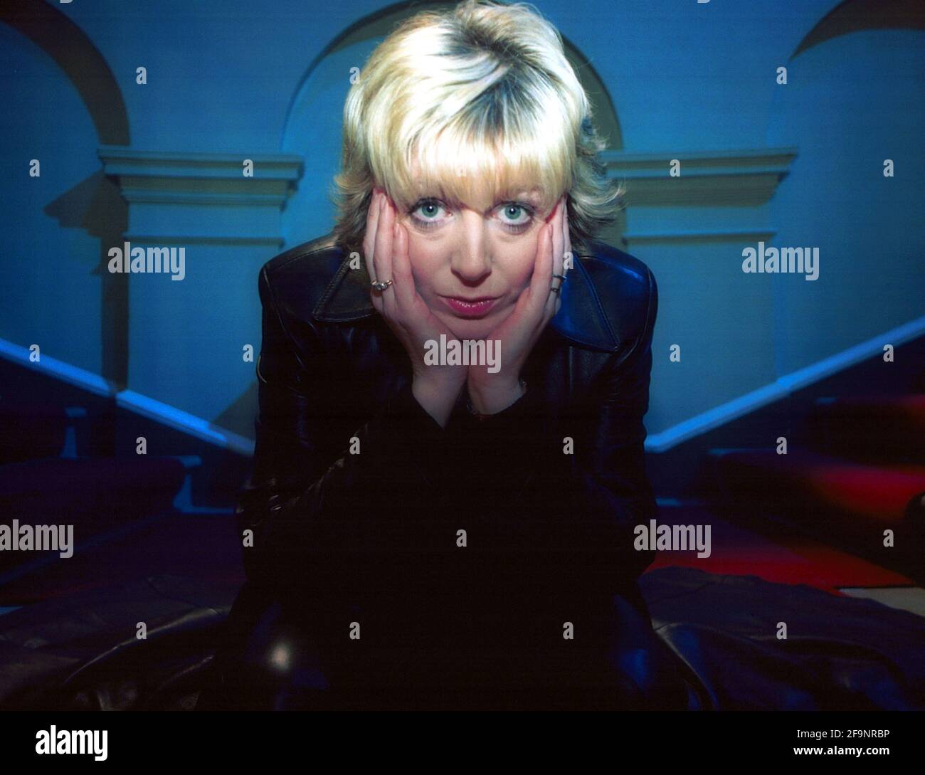 Yvette Fielding im Culzean Castle, Ayrshire, wo sie eine Episode für Living TV Most Haunted vorstellte.EIN Team paranormaler Experten startet Untersuchungen an heimtsuchenden Orten mit Hilfe psychischer Medien und wissenschaftlicher Ausrüstung. Stockfoto