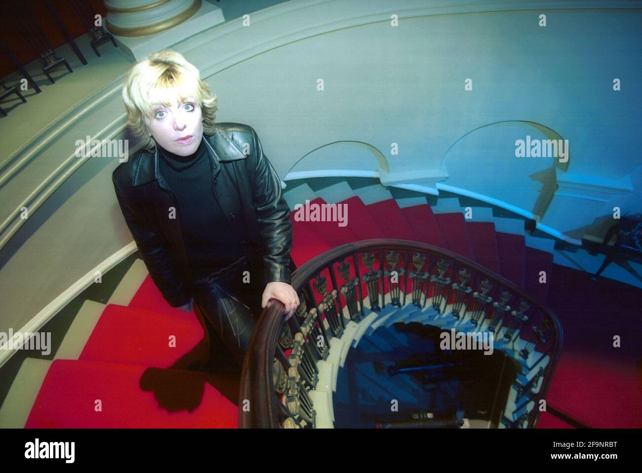 Yvette Fielding im Culzean Castle, Ayrshire, wo sie eine Episode für Living TV Most Haunted vorstellte.EIN Team paranormaler Experten startet Untersuchungen an heimtsuchenden Orten mit Hilfe psychischer Medien und wissenschaftlicher Ausrüstung. Stockfoto