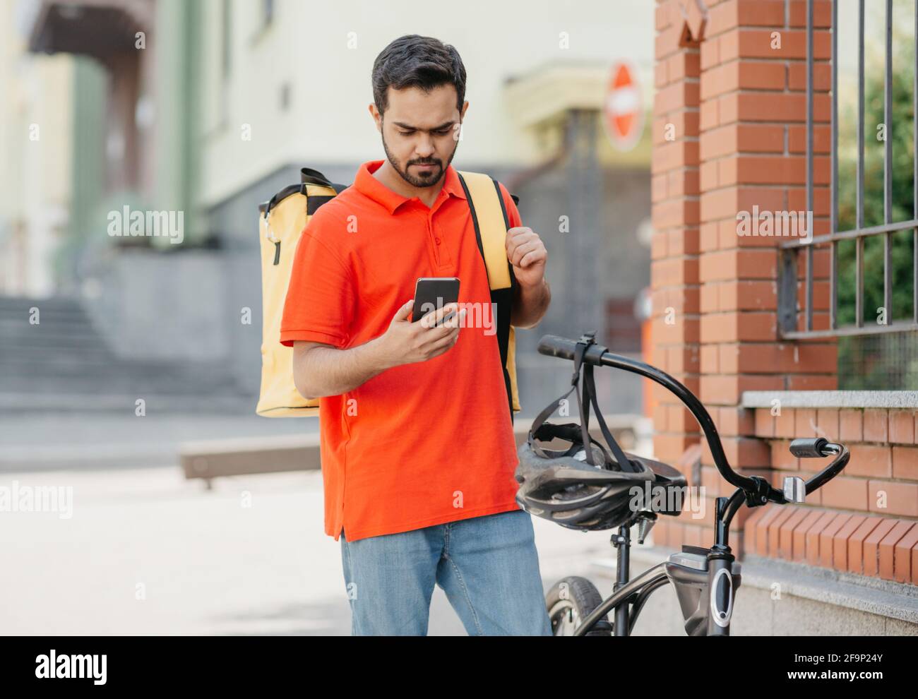 GPS-Karte, Koordinaten der Kundenadresse, Lieferservice und Online-Bestellung Stockfoto