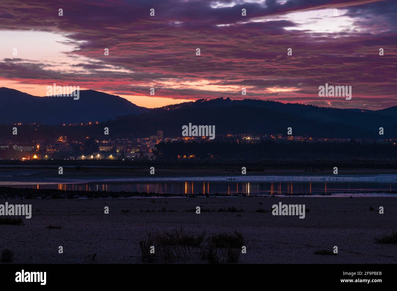 Laredo Strand in Nordspanien an der kantabrischen Küste Bei Sonnenuntergang Stockfoto