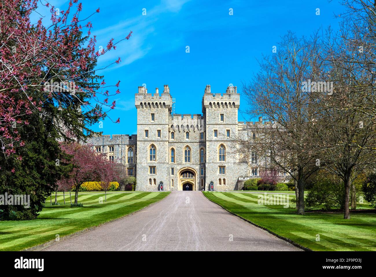 Außenansicht der königlichen Residenz Windsor Castle und The Long Walk, Windsor, Burkshire, Großbritannien Stockfoto
