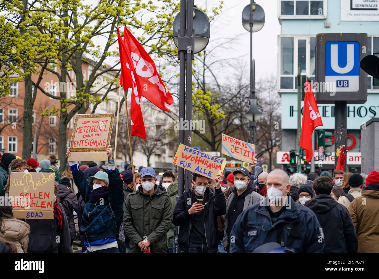 Demo am Hermannplatz am 15.4.2021 zum Protest gegen die Erhebung Des Mietendeckels in Berlin durch das Bundesverfassungsgericht Stockfoto