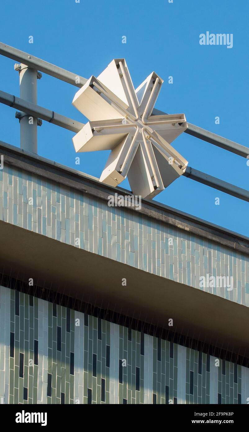 '05.12.2019, Berlin, Berlin, Deutschland - Mitte - architektonische Elemente auf dem Pavillon ''Camp 4'' in der Karl-Marx-Allee in Berlin-Mitte. 0CE191205D001CARO Stockfoto