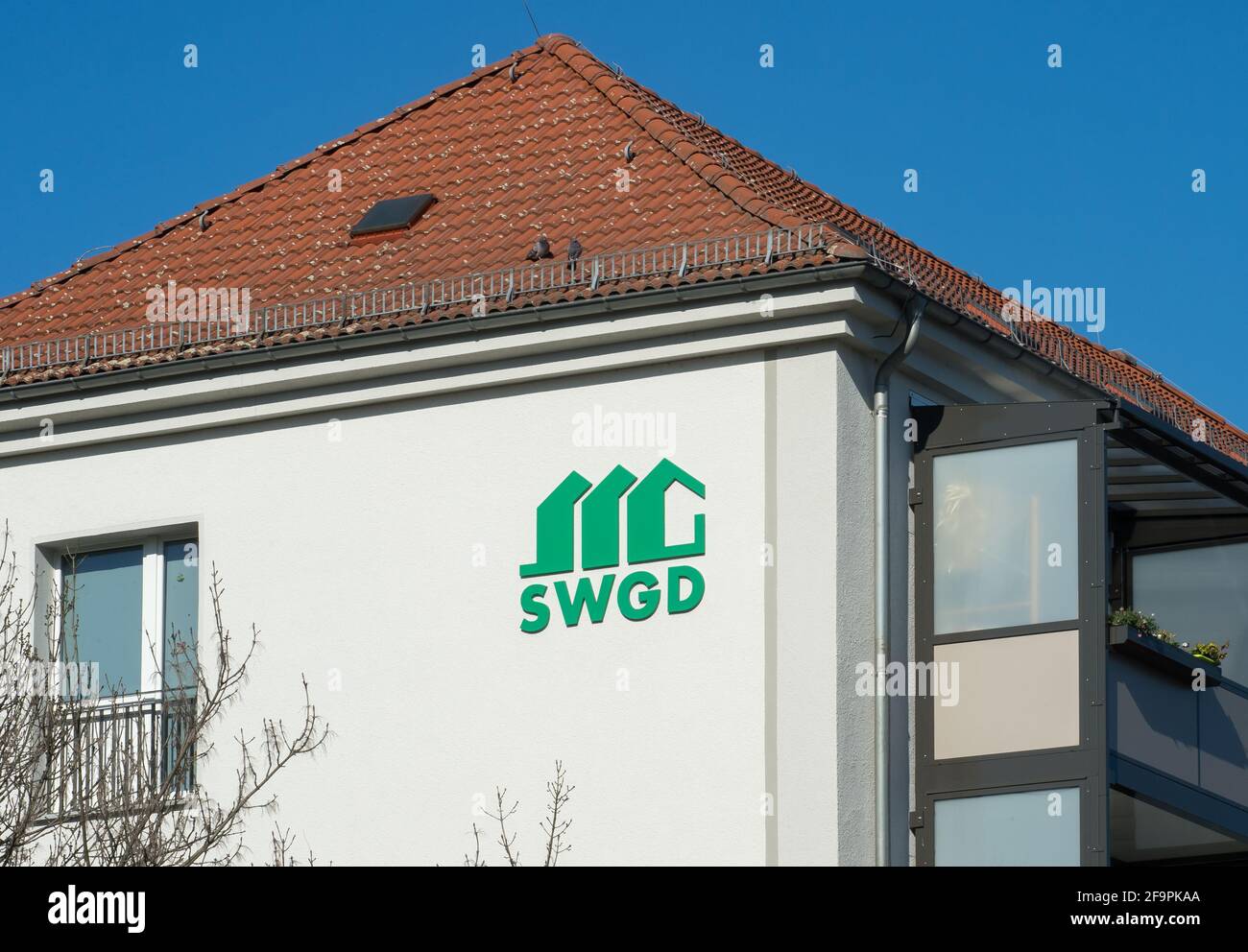 23.03.2020, Dresden, Sachsen, Deutschland - Sachsen - Baudetails und Logo der Saechsischen Wohnungsgenossenschaft Dresden EG. 0CE200323D006CAROEX.JPG Stockfoto