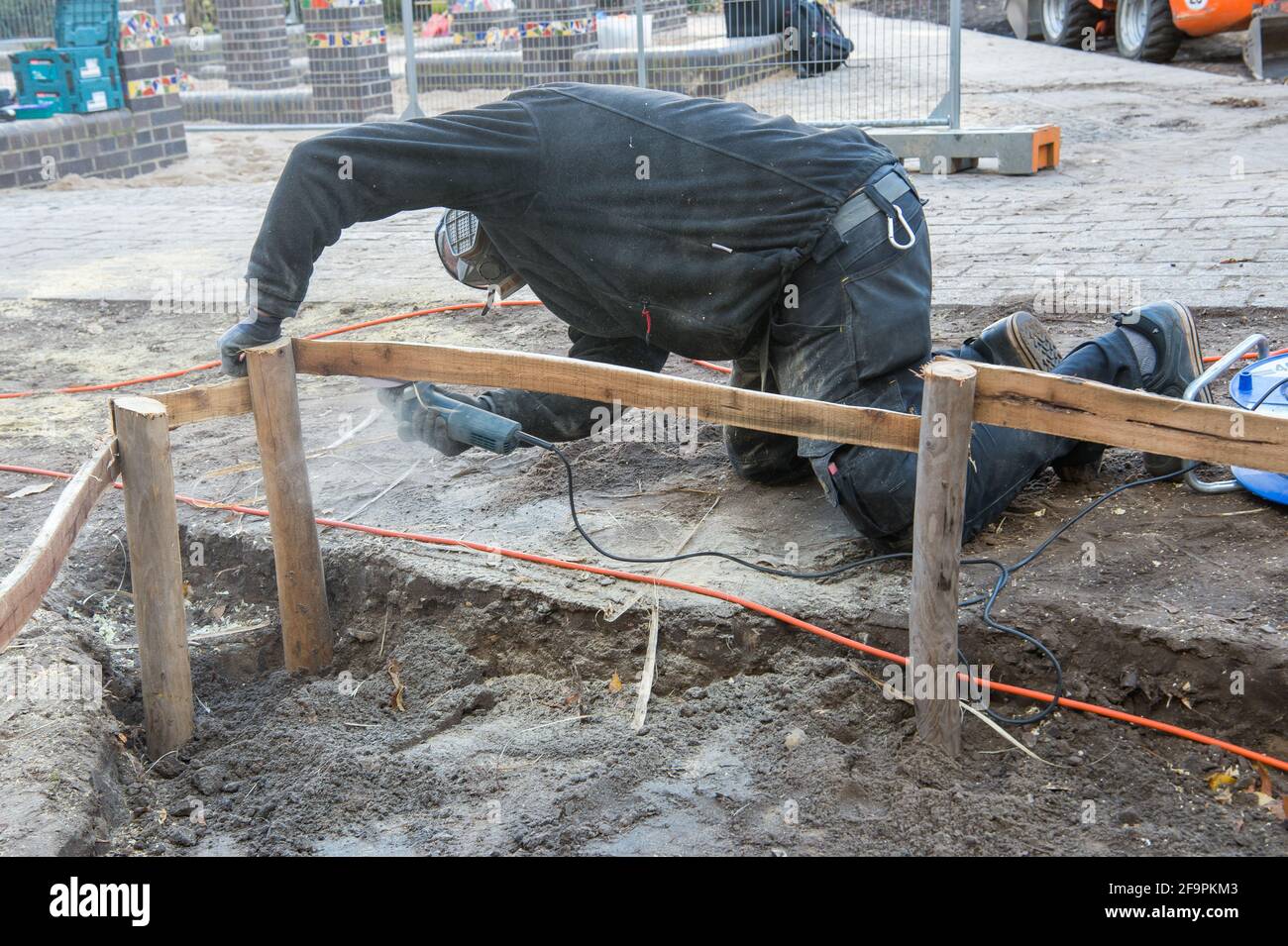 20.11.2020, Berlin, Berlin, Deutschland - Schleifarbeiten auf einer KITA-Baustelle. 0CE201120D004CAROEX.JPG [MODELLVERSION: NEIN, EIGENTUMSFREIGABE: Stockfoto