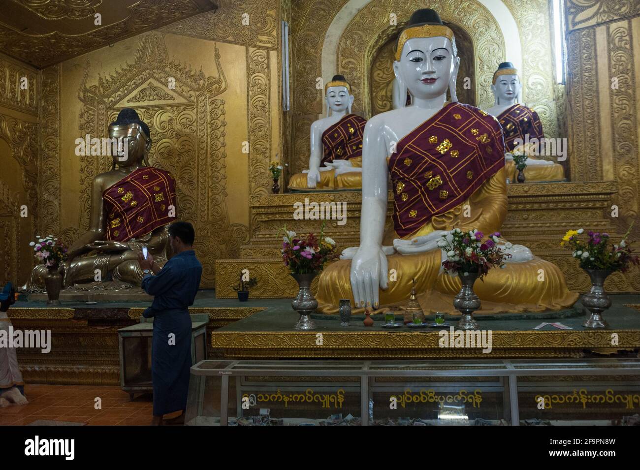 30.01.2017, Mawlamyine, Mon State, Myanmar - EINE Gruppe von Buddha-Figuren in der Kyaikthanlan-Pagode, der höchsten buddhistischen Pagode der Stadt. 0SL170130D062C Stockfoto