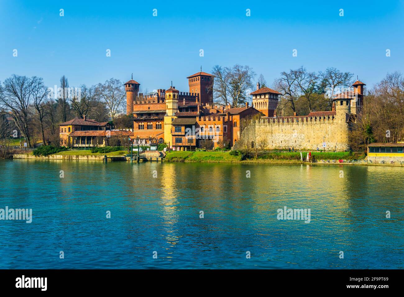 Blick auf das schloss borgo medievale mit Blick auf das italienische Gebäude Stadt turin Stockfoto