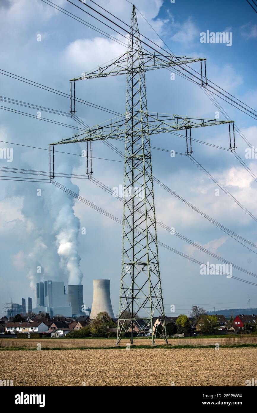 RWE Kraftwerk Neurath. Es ist das größte Kraftwerk in Deutschland mit 4400 Megawatt und das zweite Braunkohlekraftwerk Europas nach dem in Belcha Stockfoto