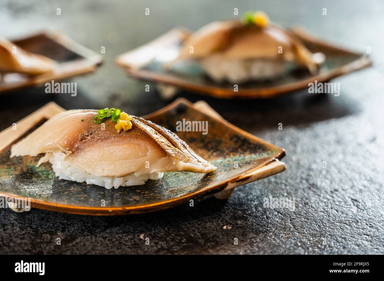 Shime Saba Sushi in der Sushi-Bar im Norden Thailands Stockfoto