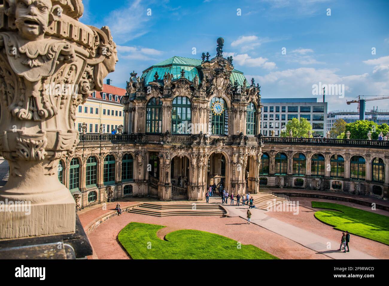 17. Mai 2019 Dresden, Deutschland - Glockenspielpavillon Glockenspielpavillon im Zwinger,Uhrpavillon mit Glocken. Architektonische Details Stockfoto