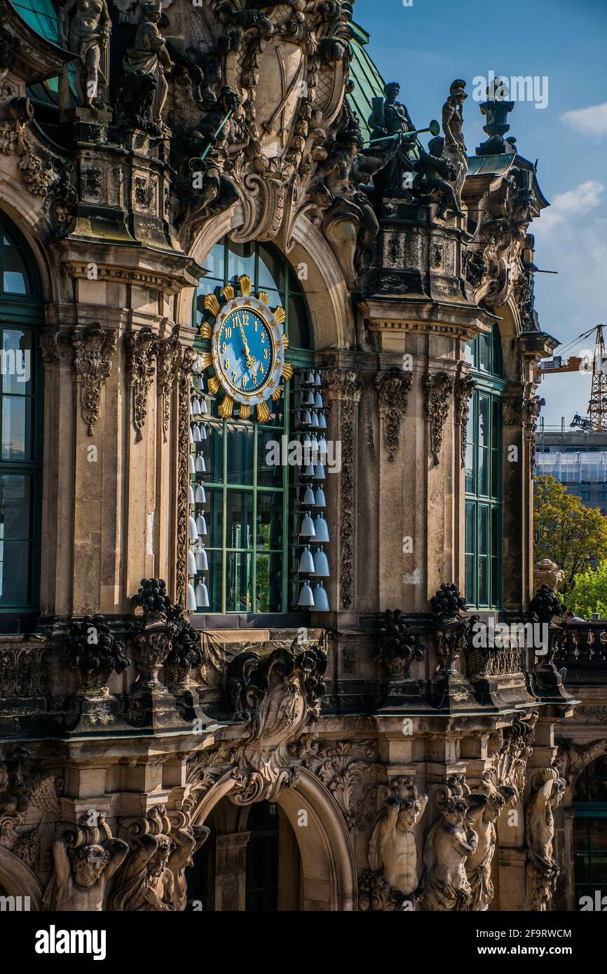 Dresdner Zwinger, Glockenspiel Pavillon, Uhr und Glockenspiel, Dresden,  Sachsen, Deutschland Stockfotografie - Alamy