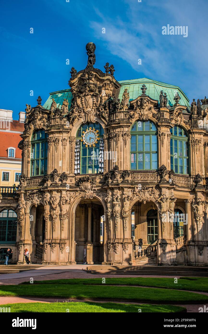 Dresdner Zwinger, Glockenspiel Pavillon, Uhr und Glockenspiel, Dresden,  Sachsen, Deutschland Stockfotografie - Alamy