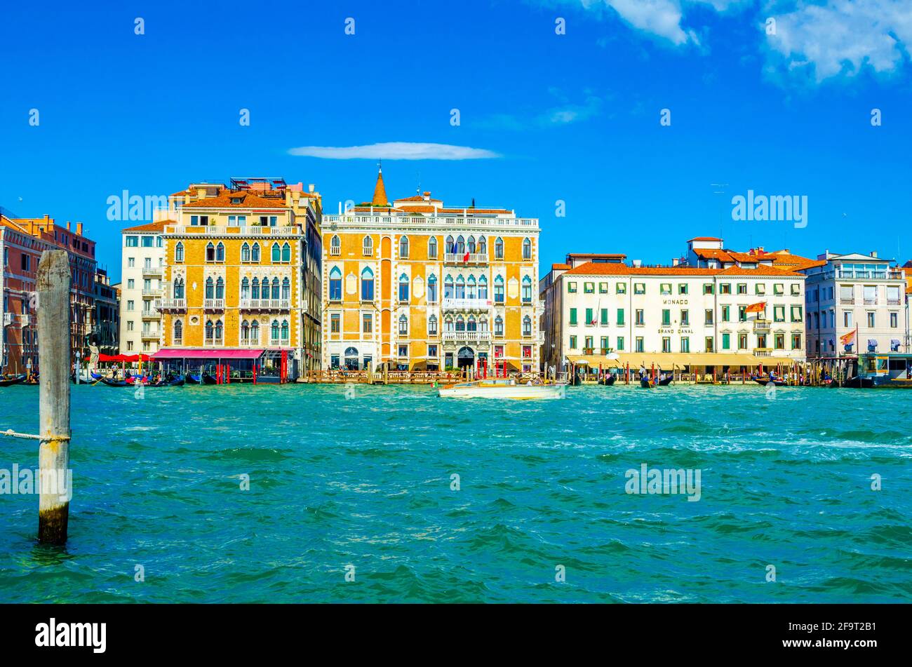 Blick auf ein Gebäude am Rande der guidecca Kanal in der italienischen Stadt venedig Stockfoto