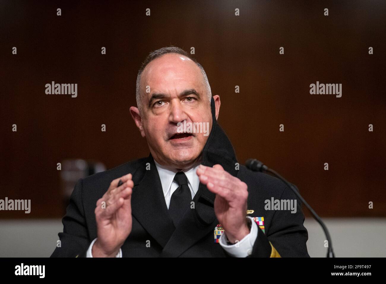 Washington, Vereinigte Staaten Von Amerika. April 2021. Admiral Charles Richard, Commander, United States Strategic Command, erscheint vor einer Anhörung des Senats Committee on Armed Services, um das United States Strategic Command und das United States Space Command im Hinblick auf den Antrag auf Genehmigung der Verteidigung für das Geschäftsjahr 2022 und das Future Years Defence Program zu untersuchen. Im Dirksen Senate Office Building in Washington, DC, Dienstag, 20. April 2021. Quelle: Rod Lamkey/CNP, weltweite Nutzung Quelle: dpa/Alamy Live News Stockfoto