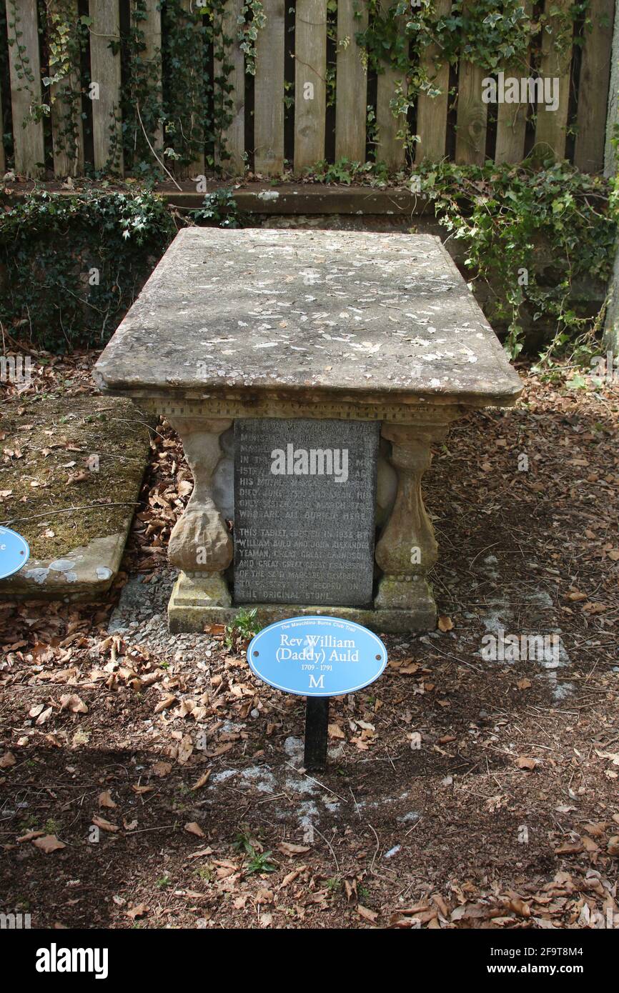 Schottland, Ayrshire, Mauchline Church, Graveyard, 16. April 2021. Markierte Gräber mit Verbindungen zu Robert Burns Stockfoto