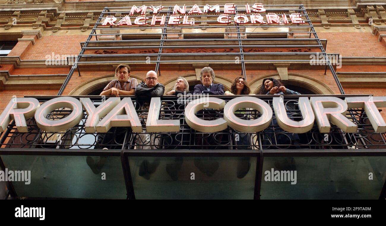 SIMON STEPHENS, TERRY JOHNSON, CHRISTOPHER HAMPTON, TOM STOPPARD, STELLA FEEHILY UND TANIKA GUPTA WAREN AN DER 50. SPIELZEIT IM ROYAL CT THEATER BETEILIGT. 11/10/05 TOM PILSTON Stockfoto
