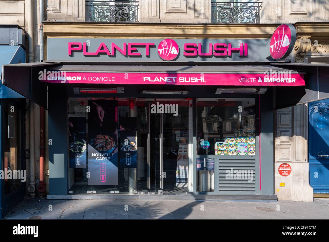 Außenansicht des Planet Sushi Restaurants, einer französischen Fast-Food-Kette, die Spezialitäten der japanischen Küche anbietet Stockfoto