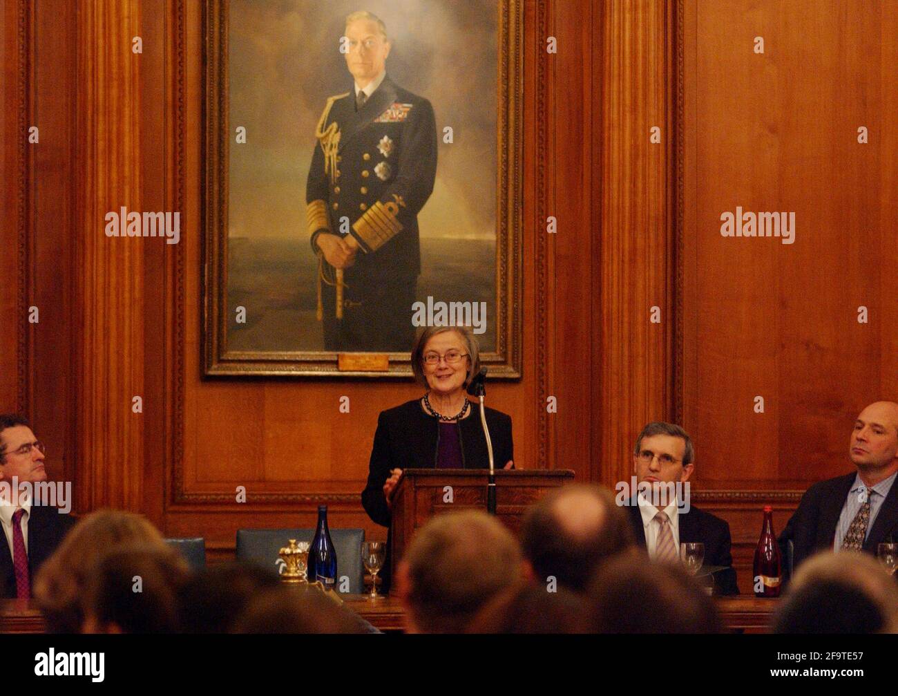 BARONESS HALE SPRICHT AUF DER INNEREN TEMPLE,15/11/04 PILSTON Stockfoto