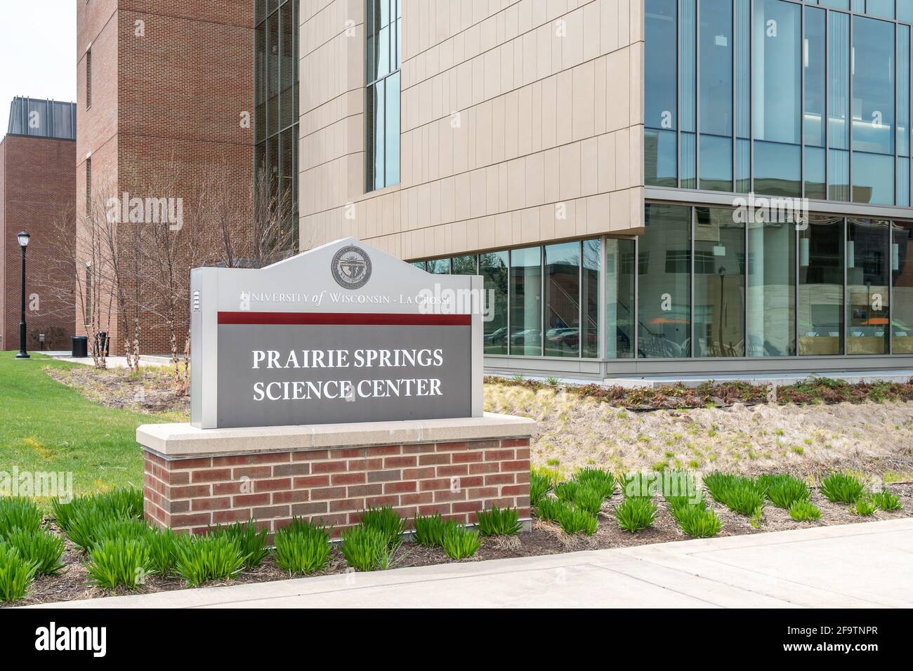 LA CROSSE, WI, USA - 17. APRIL 2021 - das Dr. Laie Springs Science Center auf dem Campus der University of Wisconsin-La Crosse. Stockfoto