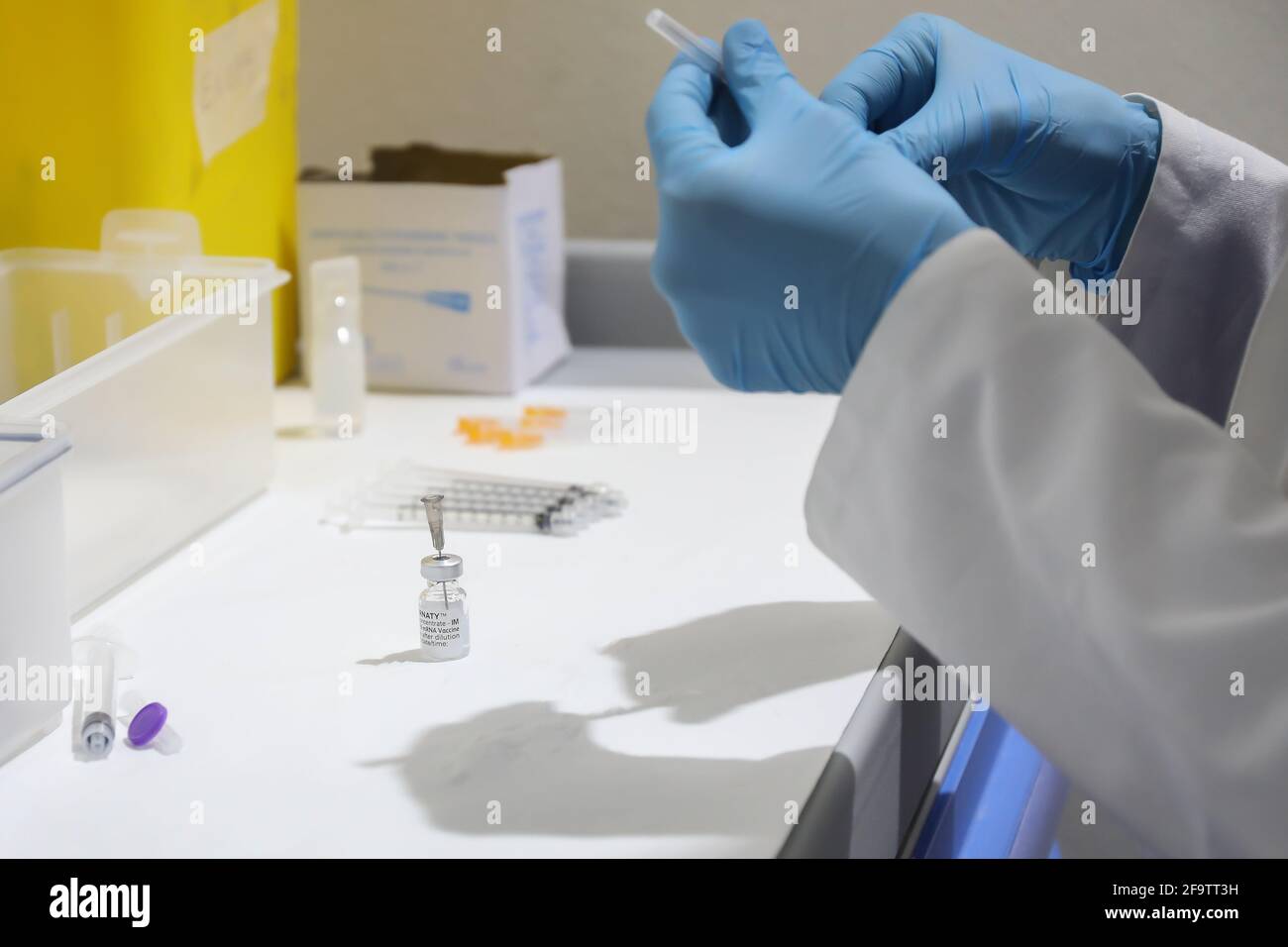 Die Herstellung des Pfizer Anti-Covid19-Impfstoffs Stockfoto