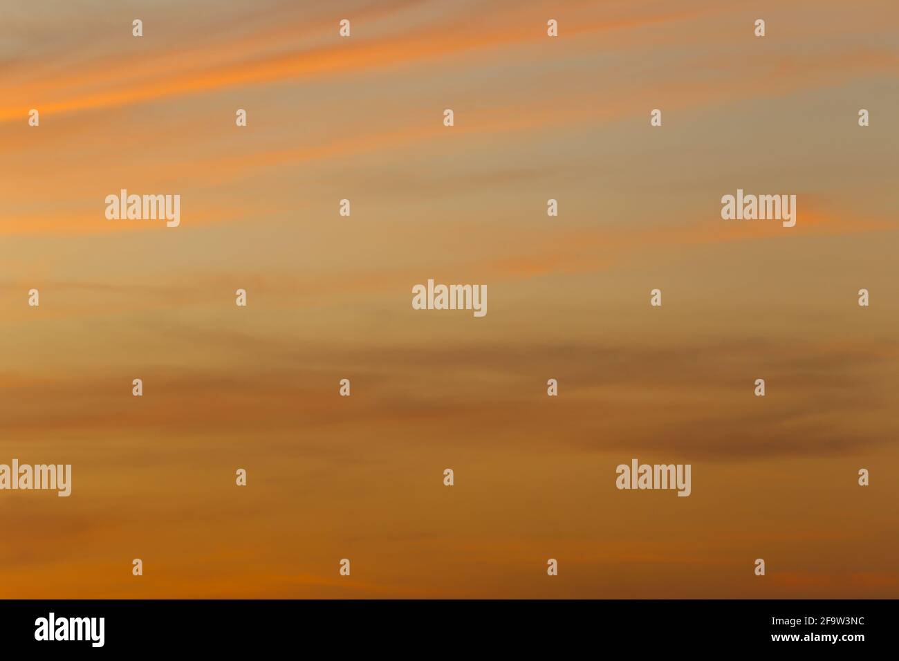 Himmel und Wolken nach Sonnenuntergang, Dämmerung Himmel Ansicht für natürliche Landschaft Design. Stockfoto