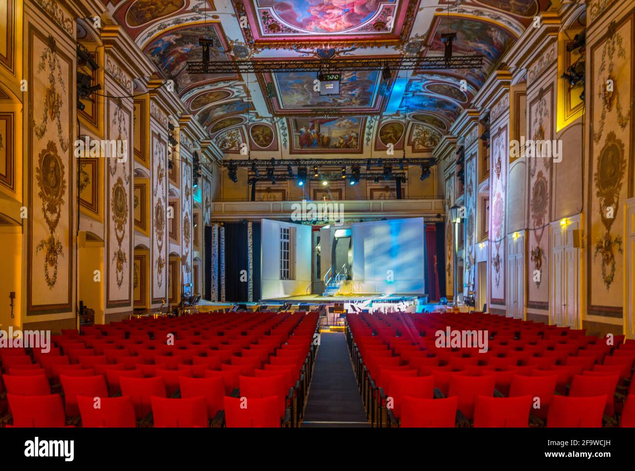 EISENSTADT, ÖSTERREICH, 18. JUNI 2016: Blick auf ein Theater im Inneren des berühmten esterhazy-Schlosses in der österreichischen Stadt Eisenstadt, Hauptstadt des Burgenlandes reg Stockfoto