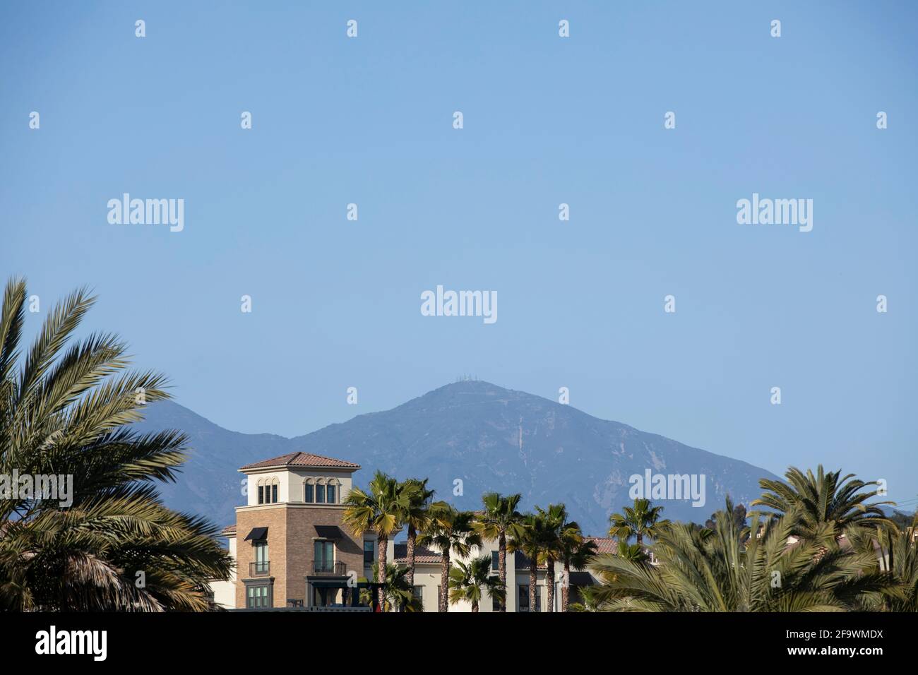 Blick auf die Skyline der Innenstadt von Laguna Niguel, Kalifornien, USA. Stockfoto
