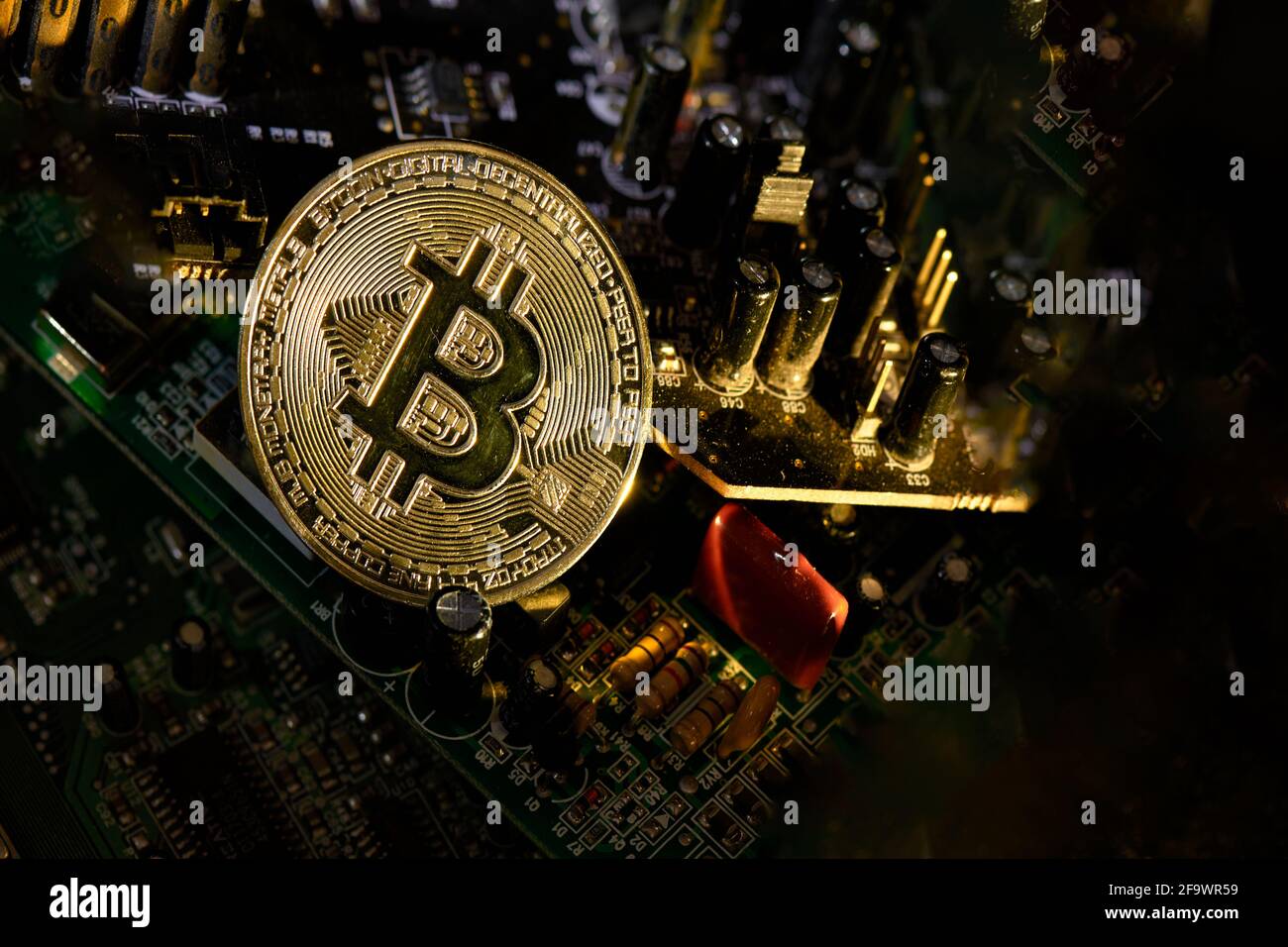 Elektronische Schaltungen mit einer Kryptovaluta-Münze Stockfoto